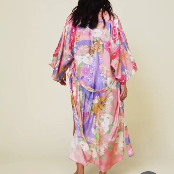 Spell & The Gypsy Carrie Floral Robe In Pink S/M NWT - Picture 5 of 10